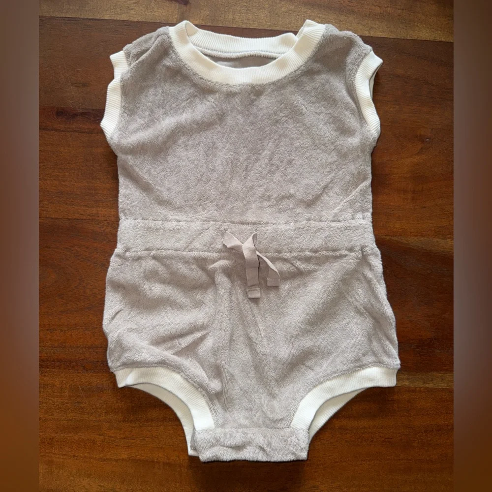 Baby Gap Terry romper‎ 0-3m